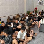 金边警方突袭公寓：捣毁电诈与毒品据点，逮捕55人-网投平台-博彩论坛-博彩平台